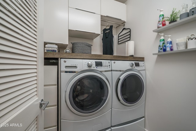 laundry area with laundry area and washing machine and clothes dryer