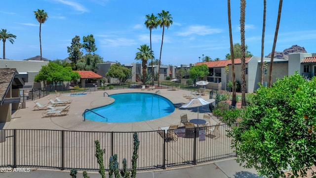 4201 E Camelback Rd Unit 70, Phoenix, AZ 85018 - community pool with a patio and a residential view