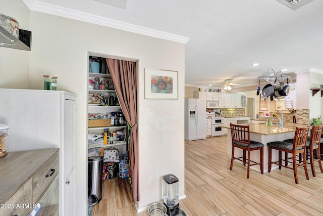 dining room with ceiling fan, light wood-type flooring, crown molding, and recessed lighting