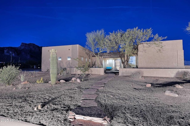 view of yard featuring fence and a mountain view