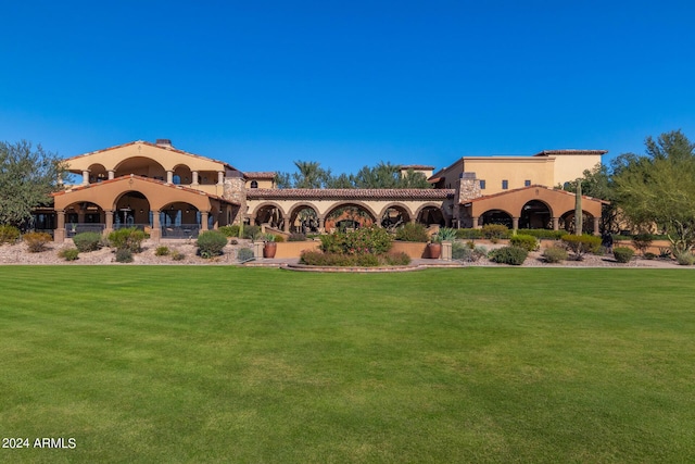 view of front of property with a front yard