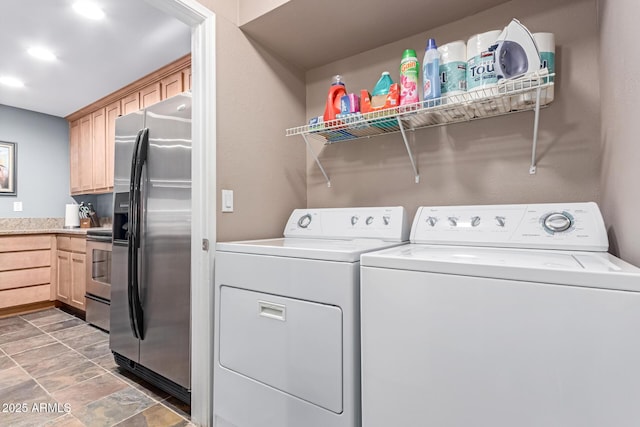 laundry room with laundry area and independent washer and dryer