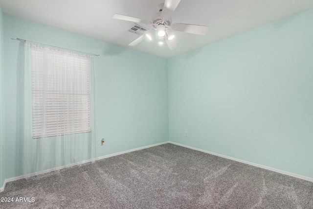 carpeted empty room featuring ceiling fan