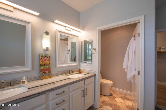 10655 N 9th St Unit 112, Phoenix, AZ 85020 - bathroom with double vanity and toilet