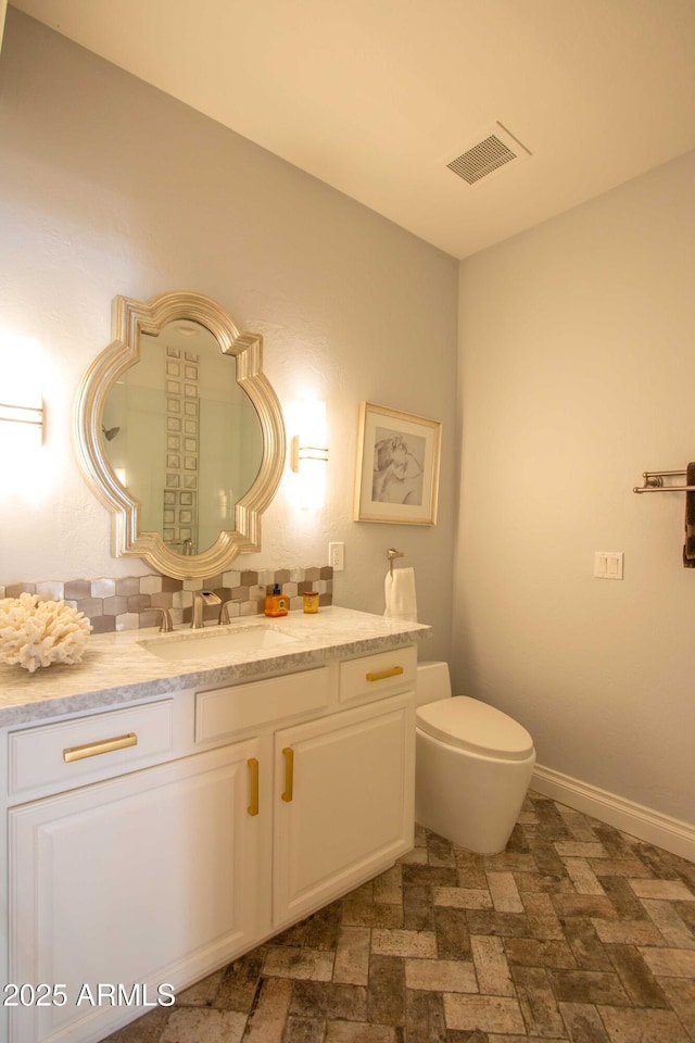 10655 N 9th St Unit 112, Phoenix, AZ 85020 - bathroom with toilet and vanity