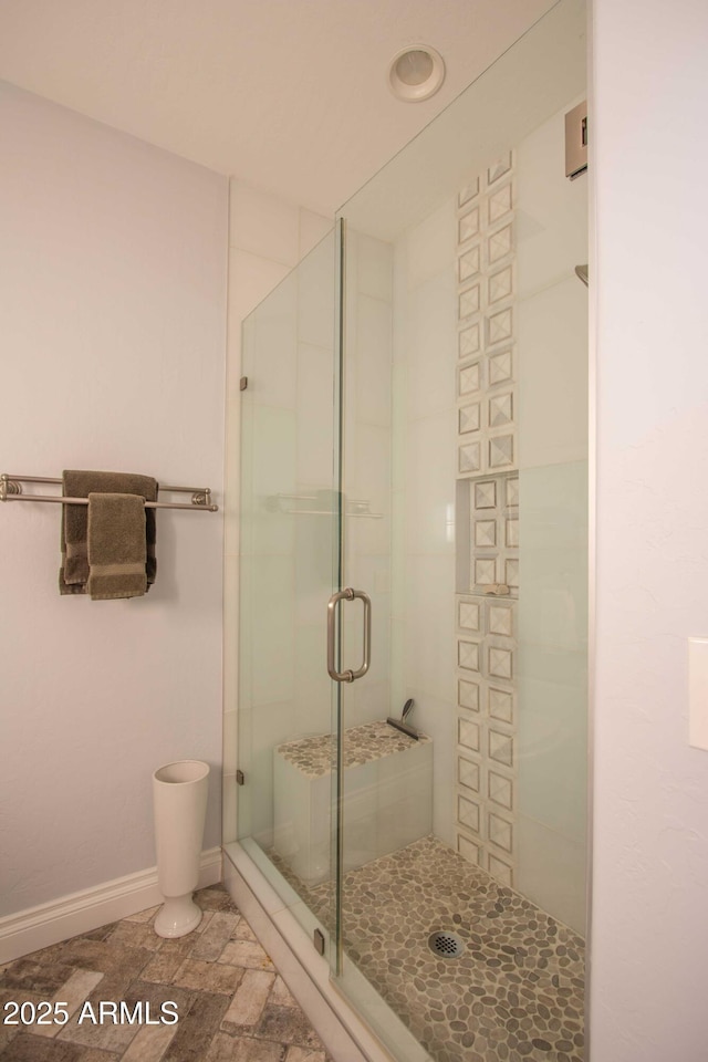 10655 N 9th St Unit 112, Phoenix, AZ 85020 - full bathroom featuring a stall shower and baseboards