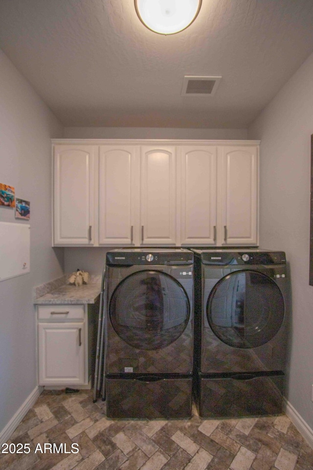 10655 N 9th St Unit 112, Phoenix, AZ 85020 - laundry area featuring cabinet space and independent washer and dryer