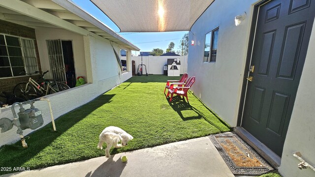 1520 W Encanto Blvd, Phoenix, AZ 85007 - view of yard featuring fence and a patio