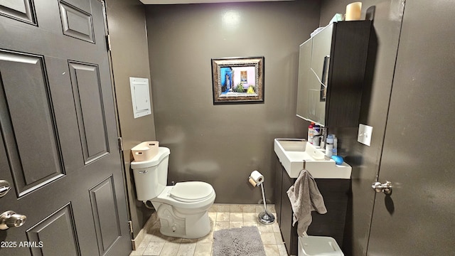 1520 W Encanto Blvd, Phoenix, AZ 85007 - bathroom featuring vanity, toilet, and baseboards