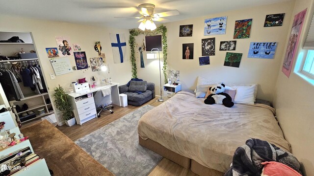 1520 W Encanto Blvd, Phoenix, AZ 85007 - bedroom featuring wood finished floors, a closet, and a ceiling fan