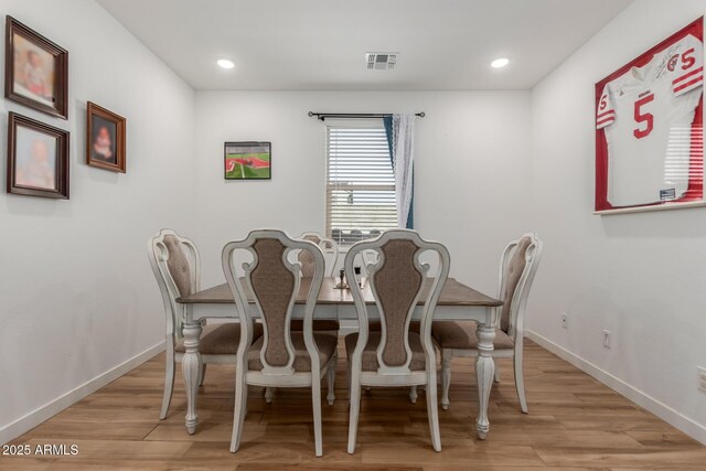 dining space featuring recessed lighting, baseboards, visible vents, and light wood-style floors