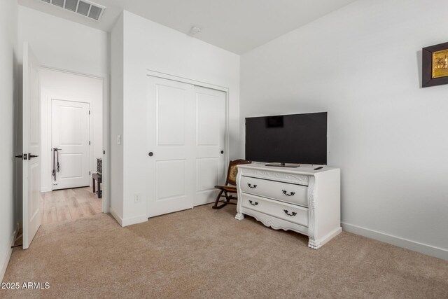bedroom featuring carpet floors, baseboards, a closet, and visible vents