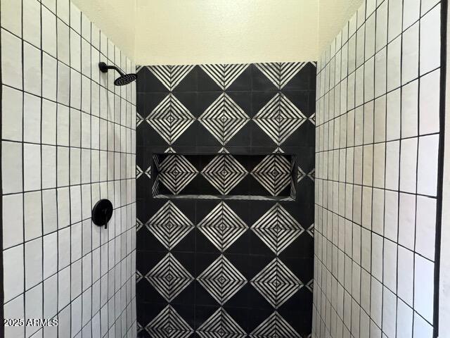 5236 W Peoria Ave Unit 232, Glendale, AZ 85302 - bathroom featuring tiled shower