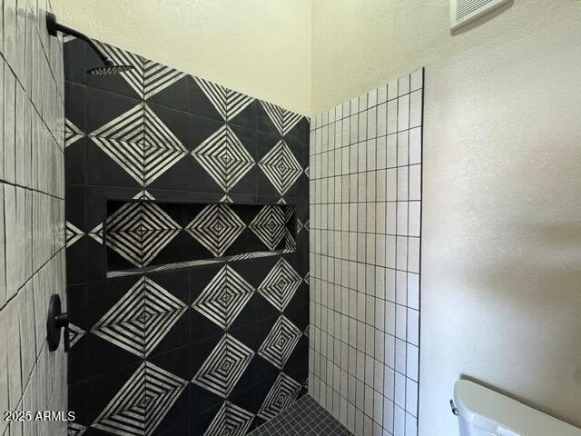 5236 W Peoria Ave Unit 232, Glendale, AZ 85302 - full bathroom featuring tiled shower and toilet