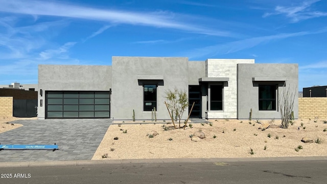 view of front facade with a garage