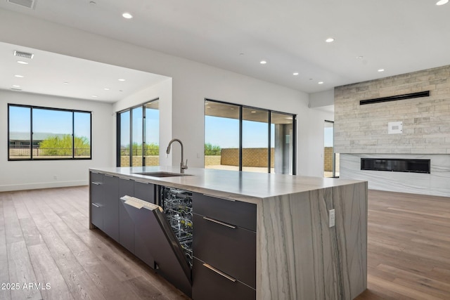 13278 E Buckskin Trl, Scottsdale, AZ 85255 - kitchen featuring modern cabinets, open floor plan, a sink, wood finished floors, and recessed lighting