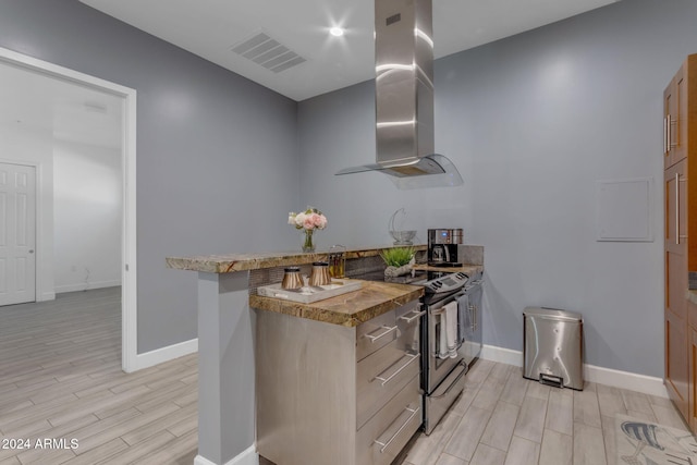 kitchen featuring kitchen peninsula, electric stove, light hardwood / wood-style flooring, and range hood