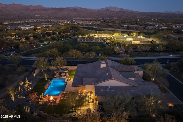 birds eye view of property featuring a mountain view