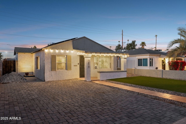 view of front of home featuring a lawn