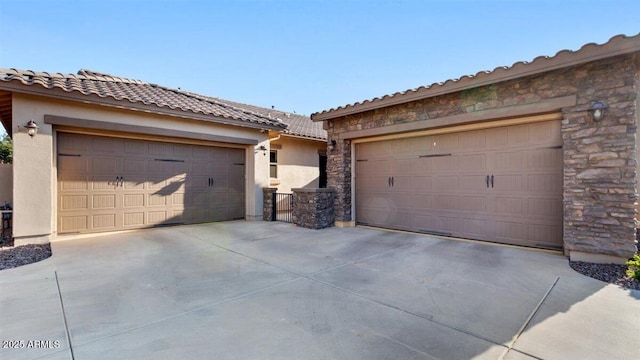 6917 E Ingram Cir, Mesa, AZ 85207 - garage featuring driveway