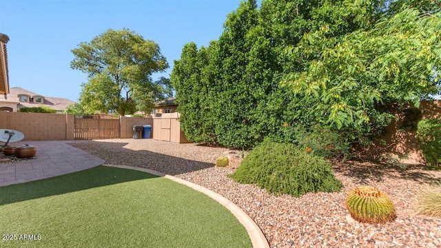 6917 E Ingram Cir, Mesa, AZ 85207 - view of yard featuring a gate