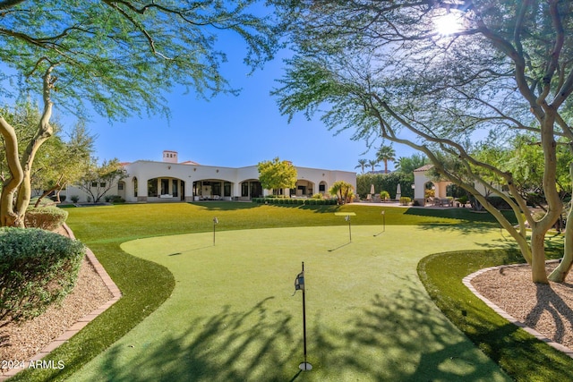 view of property's community featuring a lawn