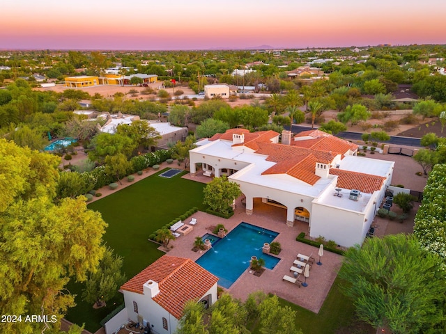 view of aerial view at dusk