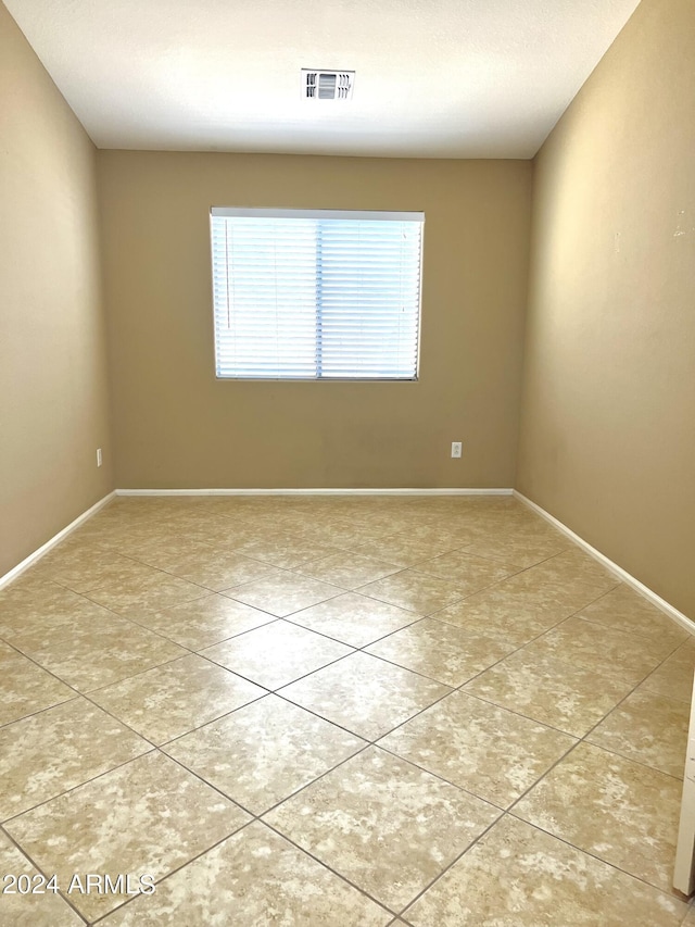 spare room with light tile patterned flooring