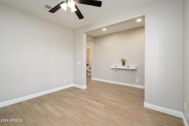 unfurnished room with light wood-style flooring, visible vents, baseboards, and ceiling fan