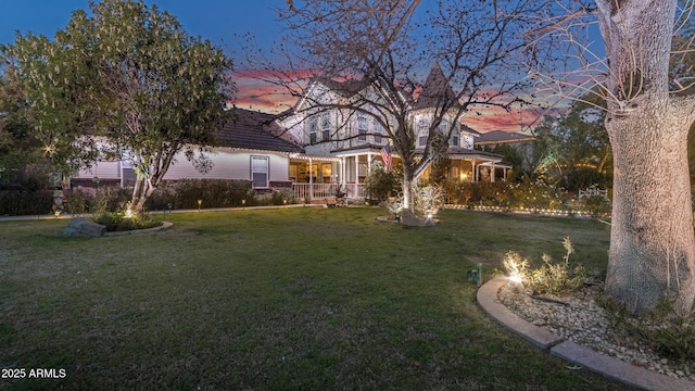 view of yard at dusk