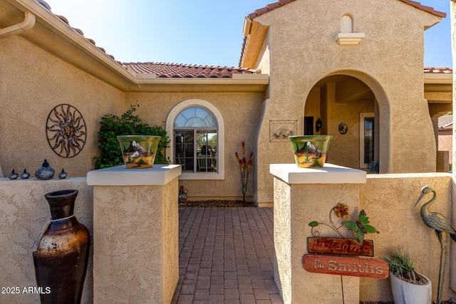 entrance to property featuring a patio area