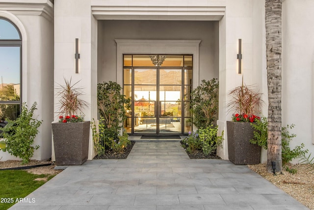 entrance to property with stucco siding