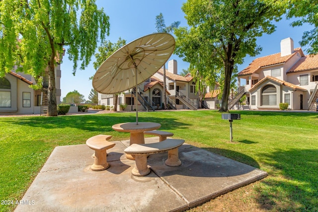 view of yard with a patio area