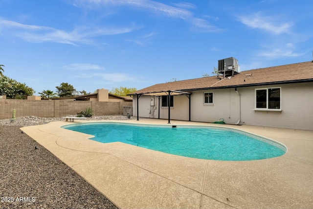 4840 E Sunnyside Dr, Scottsdale, AZ 85254 - view of swimming pool with a patio area, a fenced backyard, a fenced in pool, and central AC