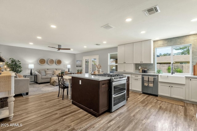 4840 E Sunnyside Dr, Scottsdale, AZ 85254 - kitchen with recessed lighting, stainless steel appliances, visible vents, a sink, and light wood-type flooring