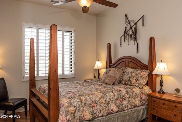 bedroom with ceiling fan