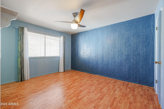 unfurnished room with hardwood / wood-style flooring and ceiling fan