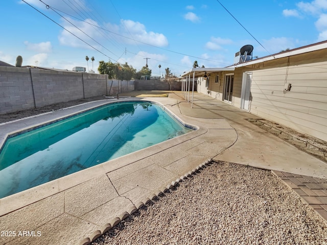 view of swimming pool featuring a patio