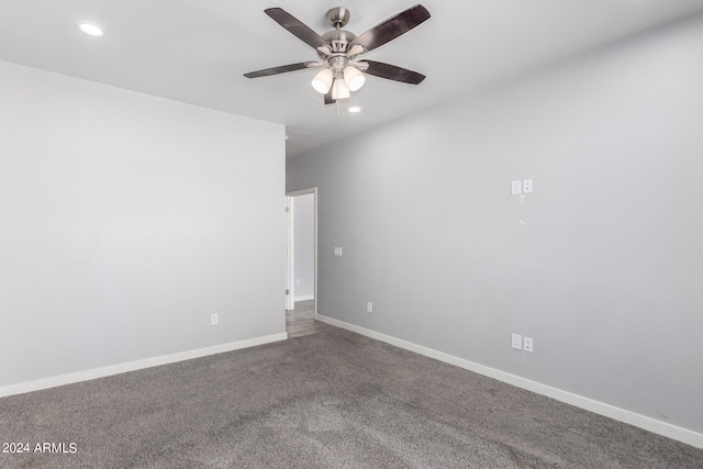 unfurnished room featuring ceiling fan and carpet