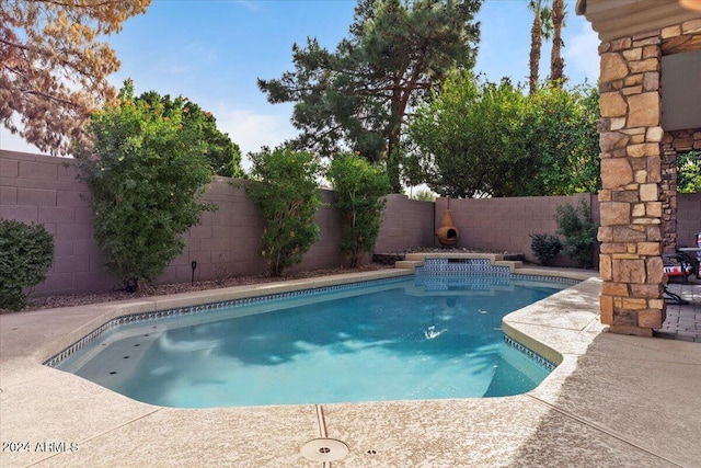 view of swimming pool