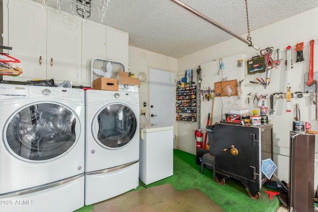 washroom featuring washing machine and clothes dryer and a textured ceiling