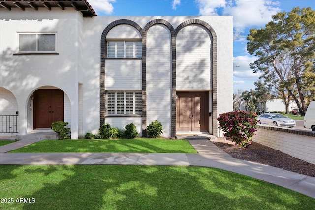 view of front of house with a front lawn