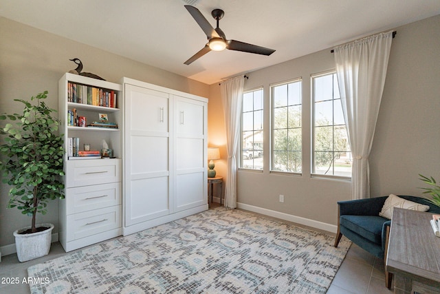 living area featuring ceiling fan