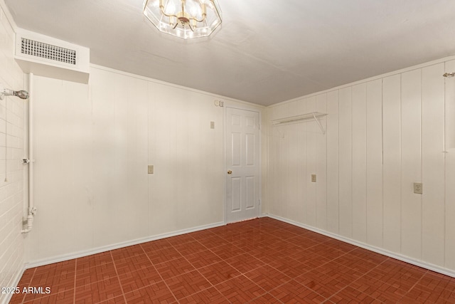 empty room with an inviting chandelier