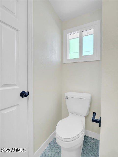3650 E Laurel Ln, Phoenix, AZ 85028 - bathroom featuring baseboards, toilet, and tile patterned floors