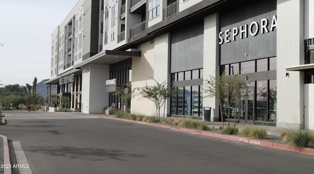 3650 E Laurel Ln, Phoenix, AZ 85028 - view of apartment building / complex