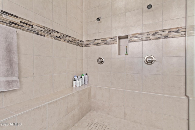 bathroom featuring a tile shower