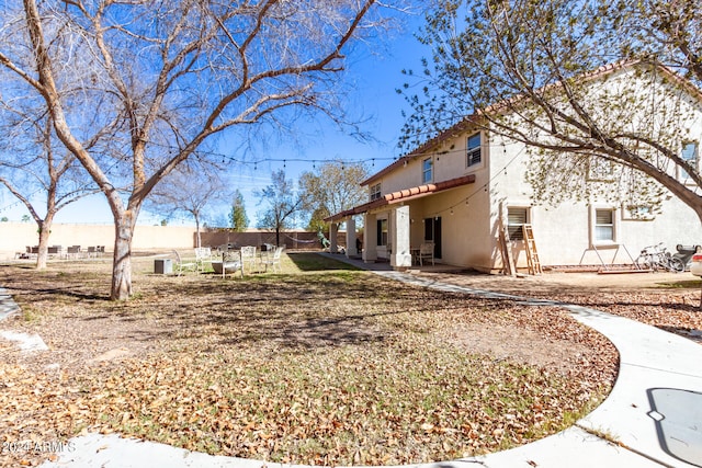 view of yard featuring a patio