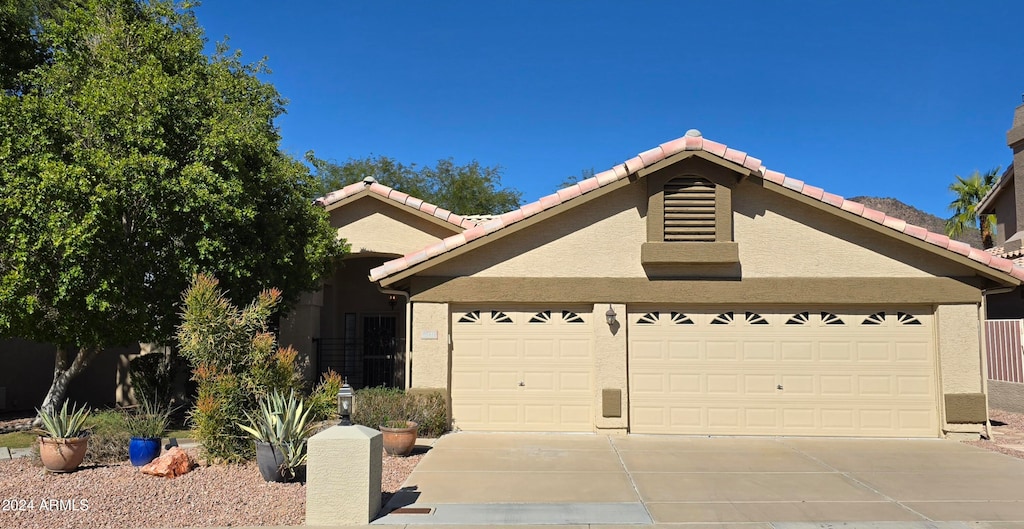 view of front facade with a garage