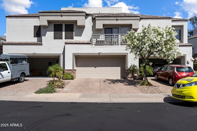 7272 E Gainey Ranch Rd Unit 29, Scottsdale, AZ 85258 - townhome / multi-family property with stucco siding, driveway, a garage, and a balcony